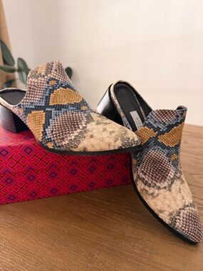 New Steven New York Deandra Snakeskin Embossed Heeled Mule